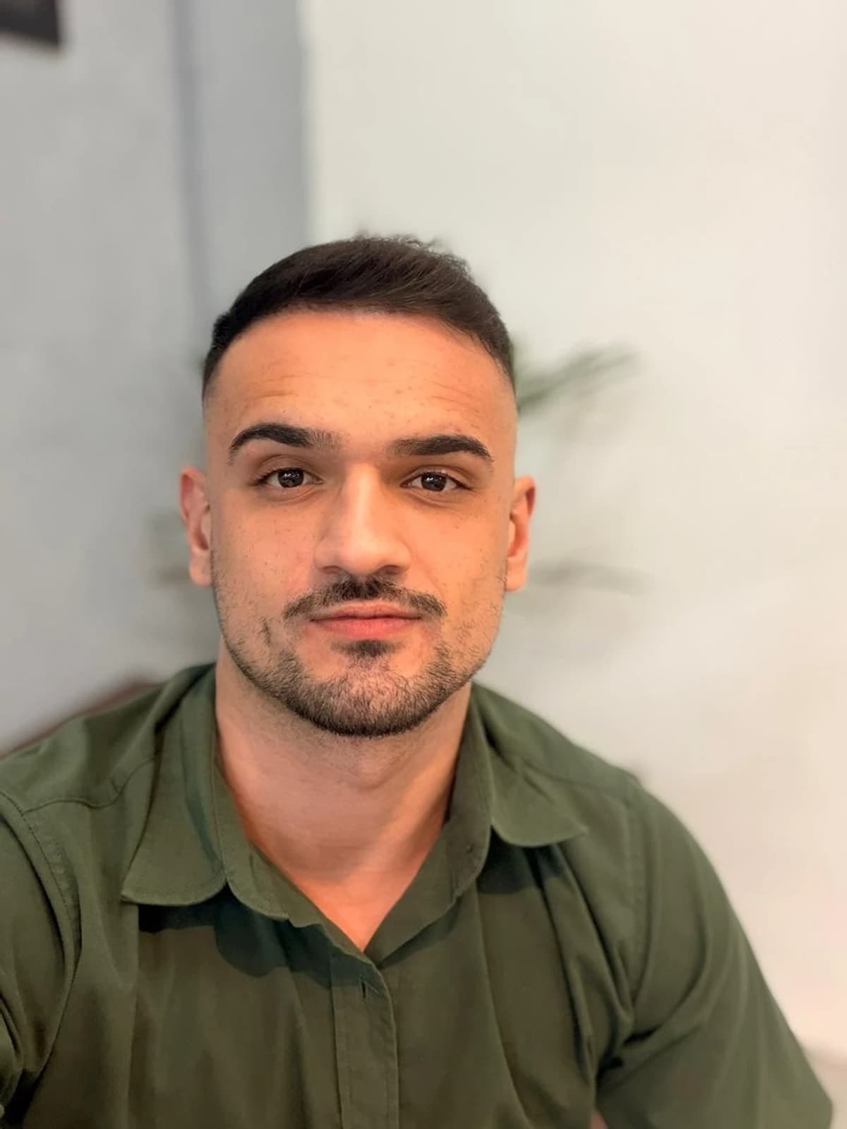 Retrato de Marcos Rosa, barbeiro da Eleve Barbearia