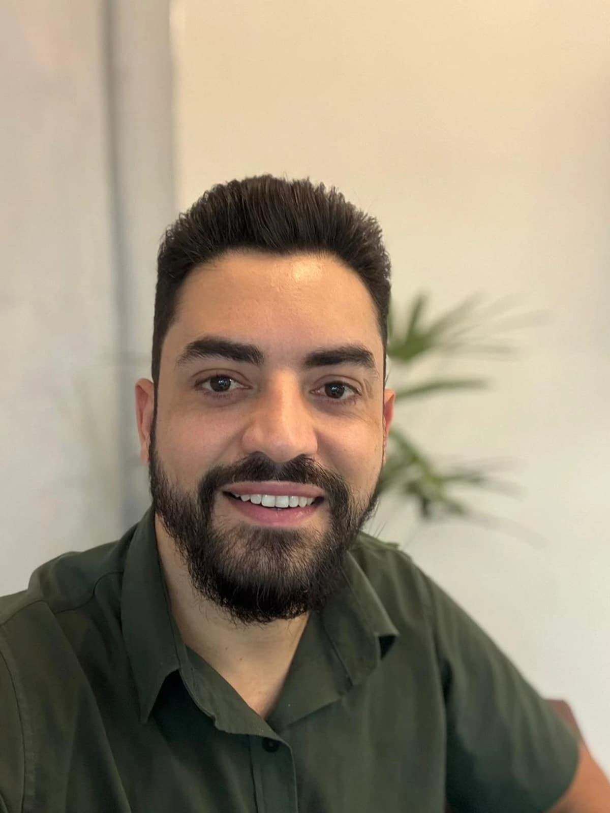 Retrato de Tharles, barbeiro da Eleve Barbearia